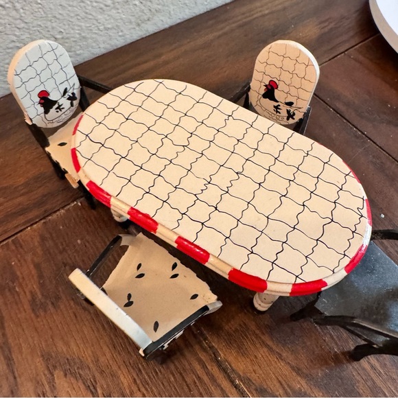 Vintage dollhouse furniture chicken hand painted table and chairs - Picture 3 of 9